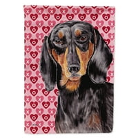 Съкровищата на Каролайн SC9276-Flag-Parent Dachshund Black Tan Hearts Love Flag на Деня на Свети Валентин, многоцветни